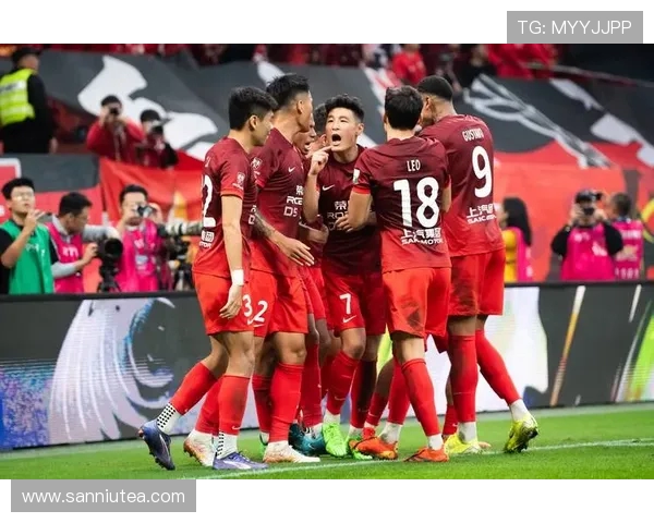 上海海港与上海申花激战正酣 双方争锋再续城市德比火热对决