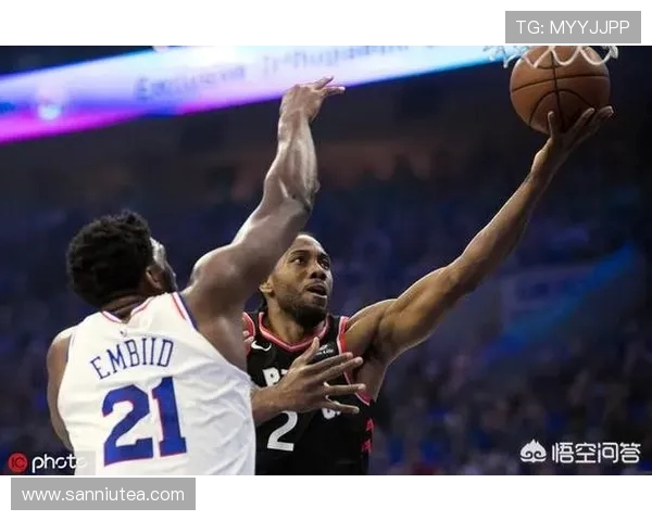 2001年76人对阵猛龙的经典对决回顾与精彩瞬间分析