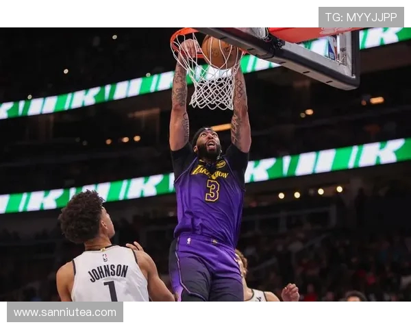 2013年湖人对阵老鹰的经典对决回顾与精彩瞬间分析