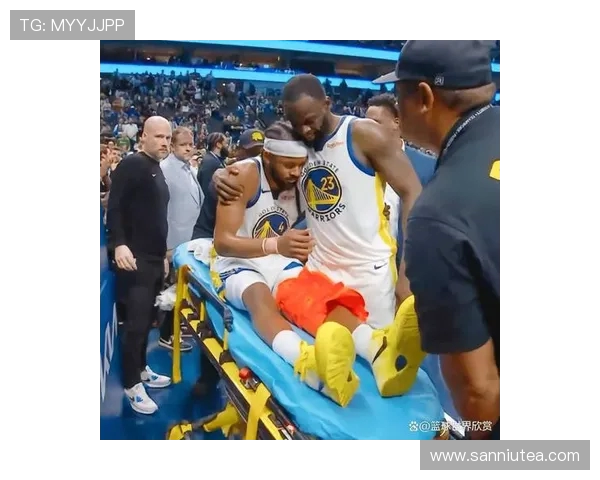 勇士对阵小牛比赛中库里意外受伤球队前景堪忧球迷心急如焚